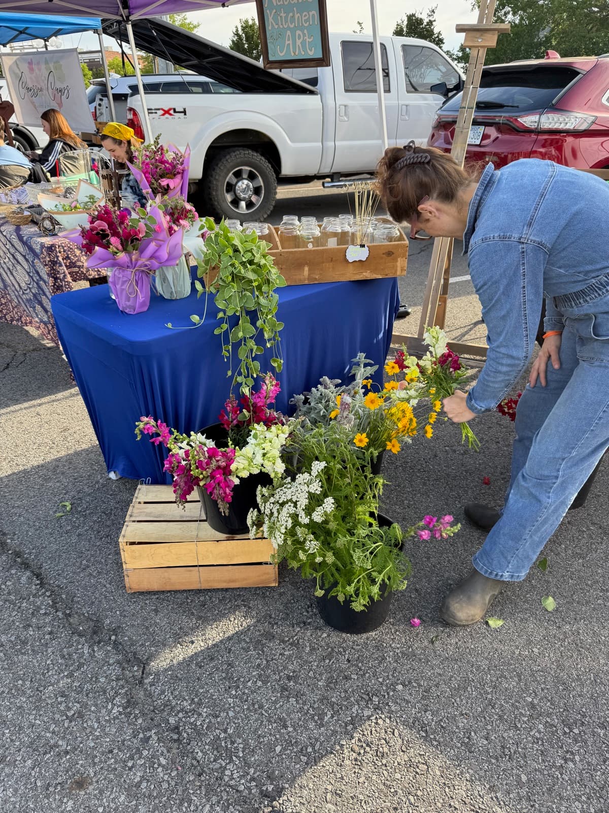 Lauren setting up flowers at the farmers market